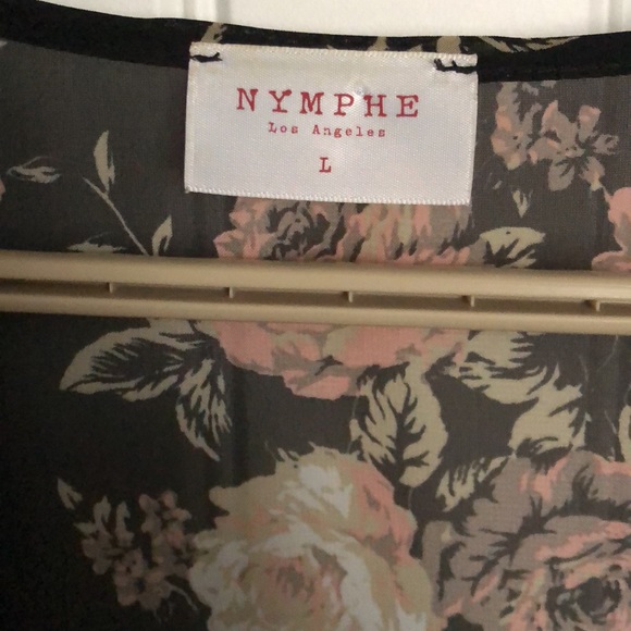 Sheer black pink rose shawl with sleeves - Picture 3 of 3